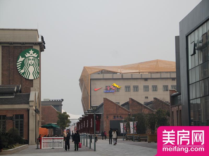 上海国际时尚中心星巴克