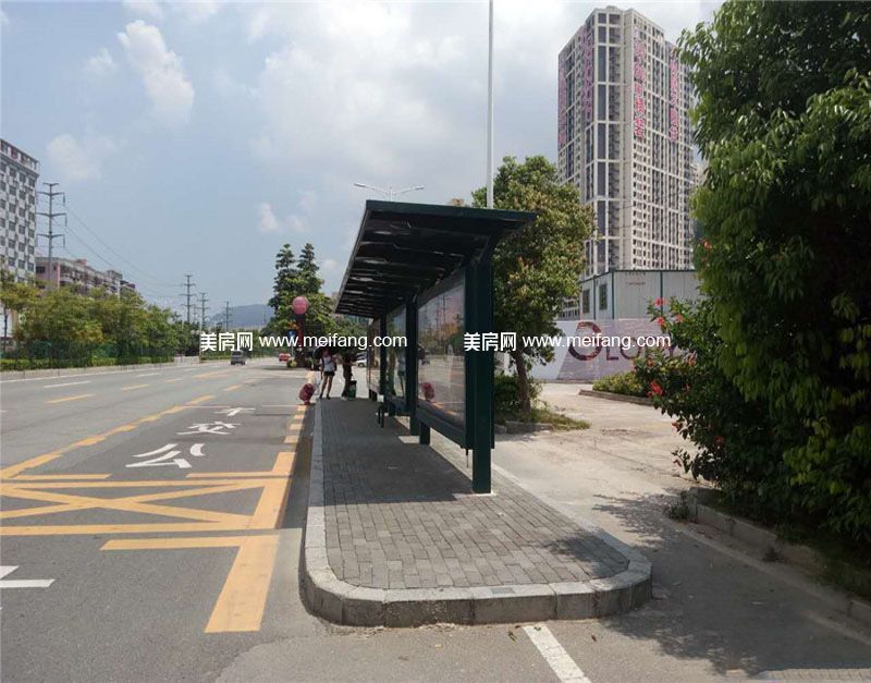 金地龙城中央 项目周边公交车站