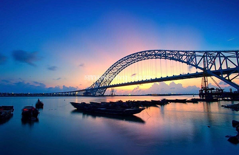 海伦堡香海里周边配套：洪鹤大桥