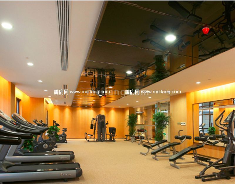 中骏四季阳光会所健身房实景图