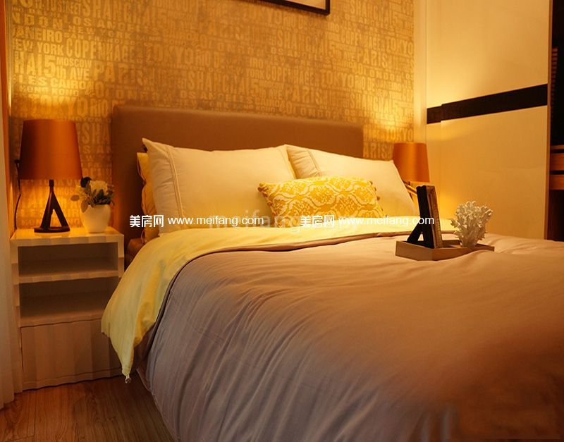 中骏四季阳光三期C户型85平样板房卧室