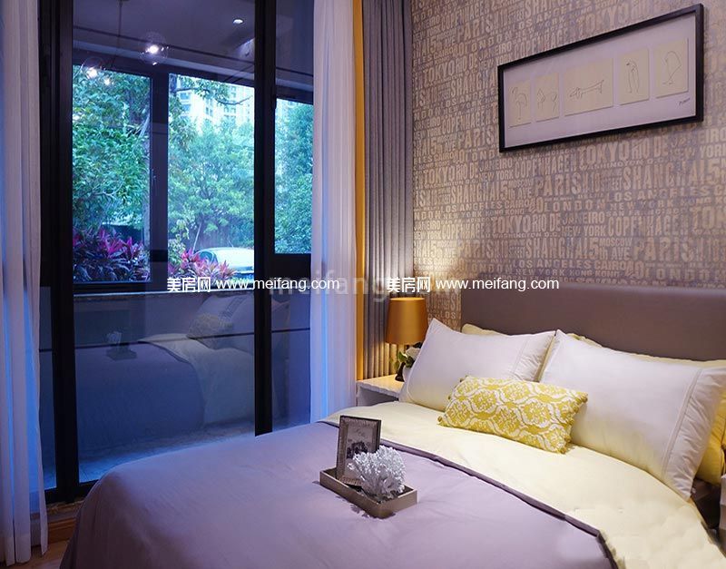 中骏四季阳光三期C户型85平样板房卧室