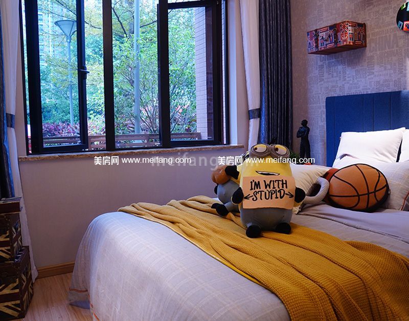 中骏四季阳光三期D户型105平样板房卧室