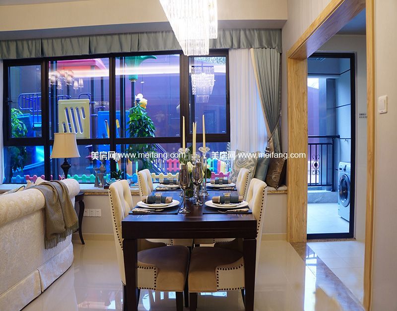 中骏四季阳光三期D户型105平样板房客厅