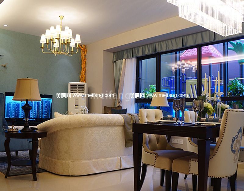 中骏四季阳光三期D户型105平样板房客厅