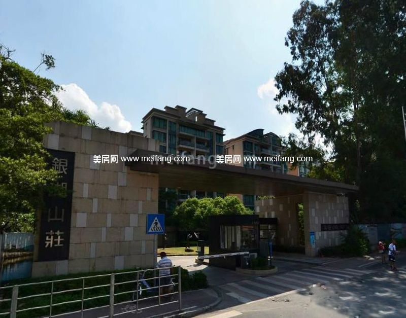 银湖山庄小区大门实景图