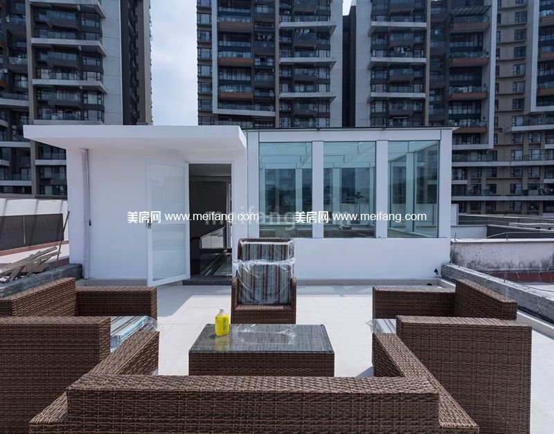 银湖山庄联排别墅样板间：顶楼