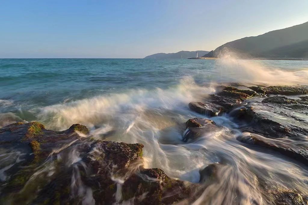 激浪拍岸 激浪拍岸