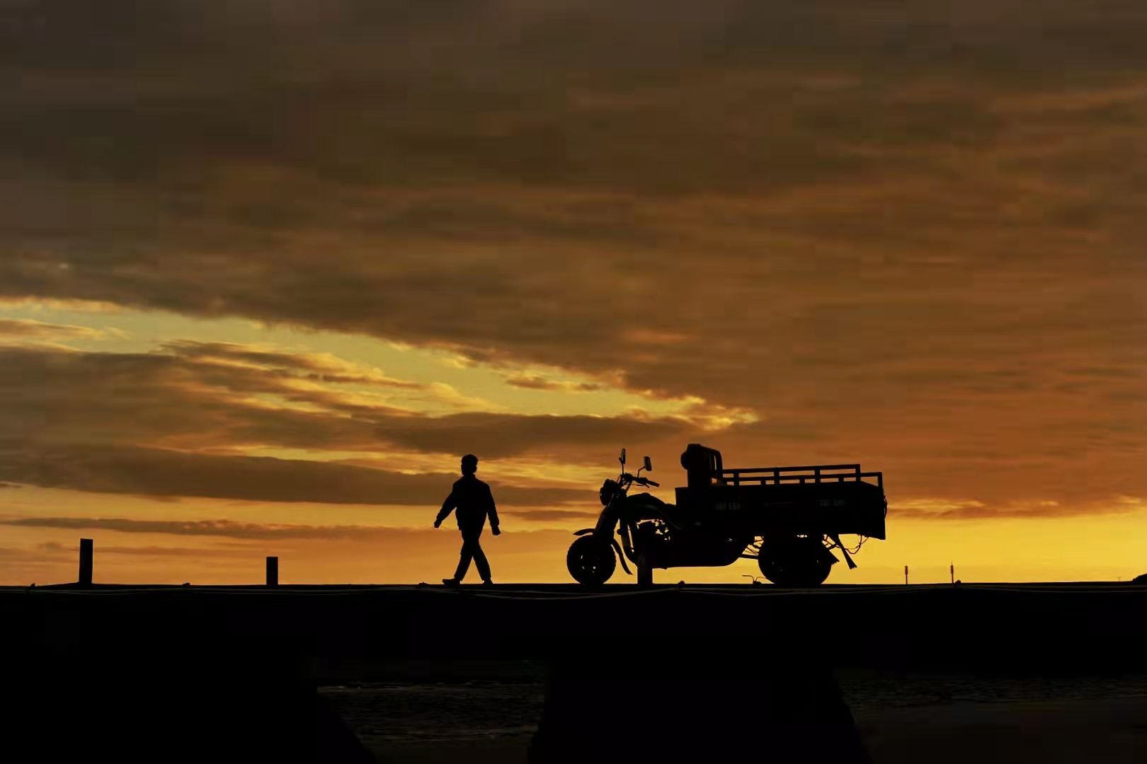 码头晨曦 码头晨曦