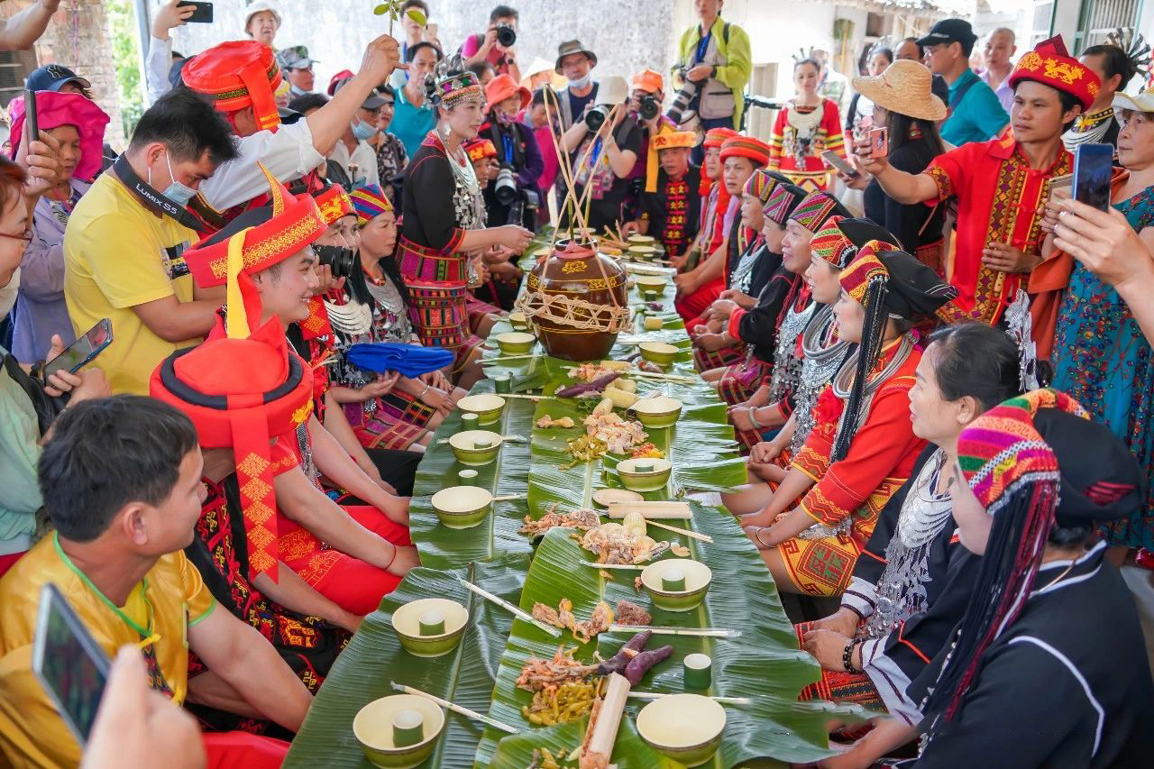 黎族长桌宴 黎族长桌宴