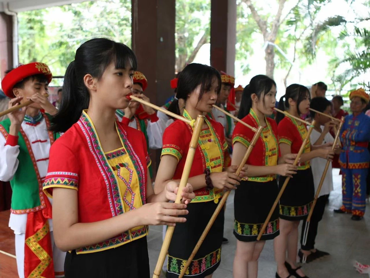 欢乐的“三月三” 欢乐的“三月三”