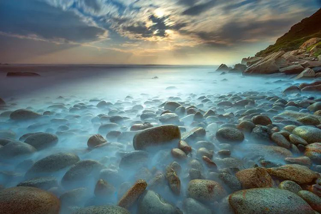 ▲《海滩霞影》  王一号