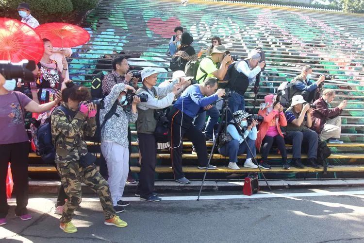 聚焦黎族风情~三亚市旅琼摄影家协会鹿回头环境人像拍摄纪实 聚焦黎族风情~三亚市旅琼摄影家协会鹿回头环境人像拍摄纪实