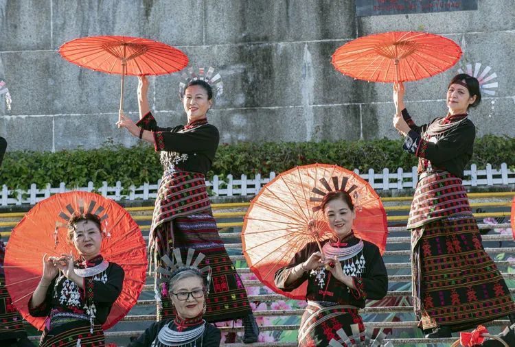 聚焦黎族风情~三亚市旅琼摄影家协会鹿回头环境人像拍摄纪实 聚焦黎族风情~三亚市旅琼摄影家协会鹿回头环境人像拍摄纪实