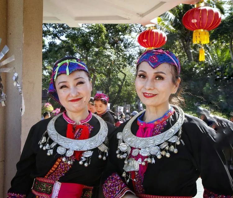 聚焦黎族风情~三亚市旅琼摄影家协会鹿回头环境人像拍摄纪实 聚焦黎族风情~三亚市旅琼摄影家协会鹿回头环境人像拍摄纪实