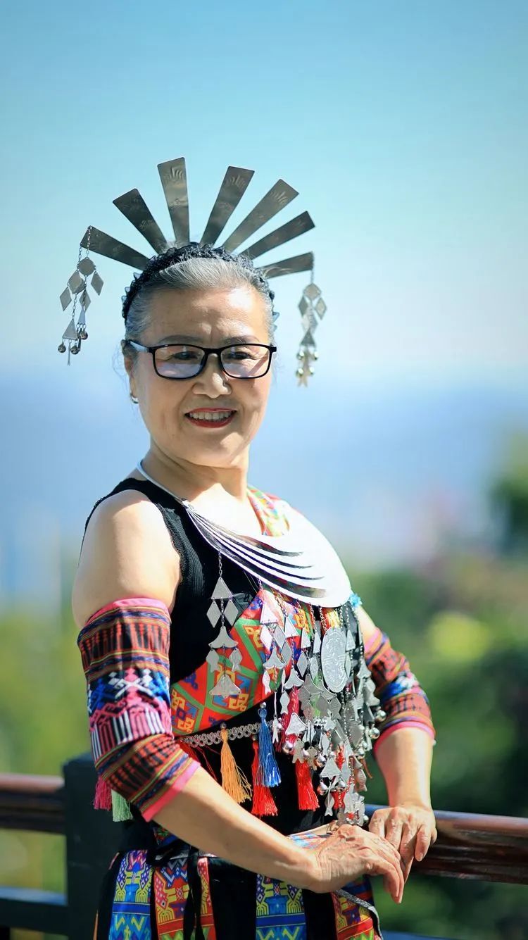 聚焦黎族风情~三亚市旅琼摄影家协会鹿回头环境人像拍摄纪实 聚焦黎族风情~三亚市旅琼摄影家协会鹿回头环境人像拍摄纪实
