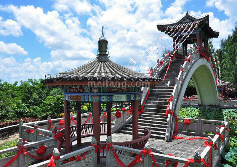 爱克养生谷文笔峰