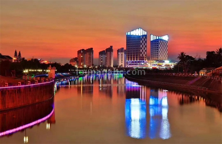 华亚欢乐城实景图