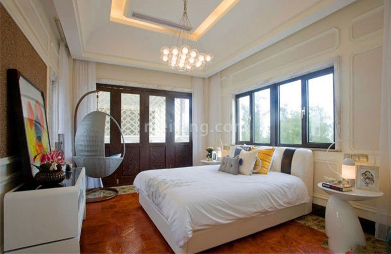 世茂怒放海样板间：卧室