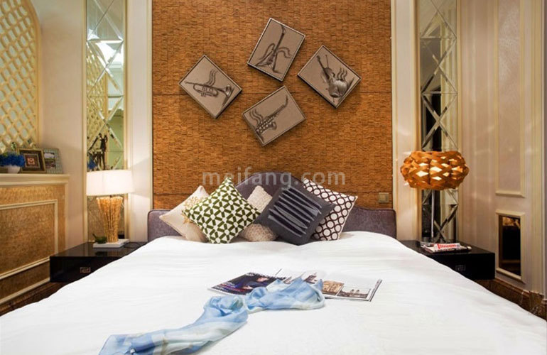 世茂怒放海样板间：卧室