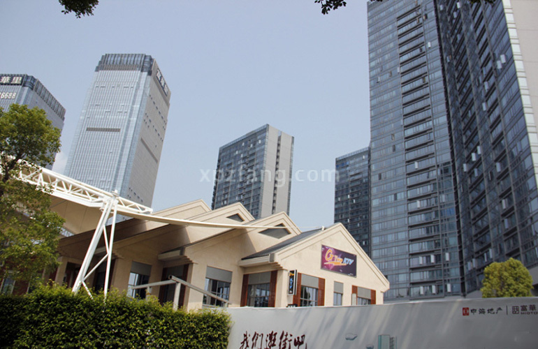 龙光玖龙湾 距项目3公里的富华里商业街