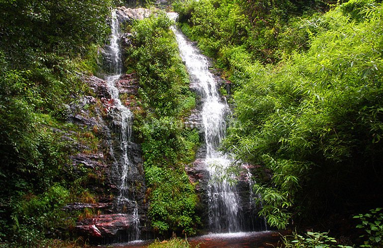 汉华天马山国际温泉度假区 陡嘴大叠水瀑布