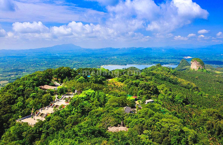 凤凰山温泉谷北京海淀外国语学校海南校区实景图
