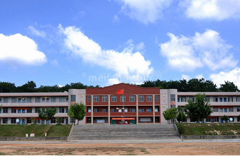 名仕湾阜龙乡中心学校