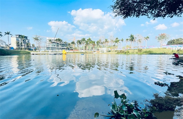鸿基翡翠湖实景图