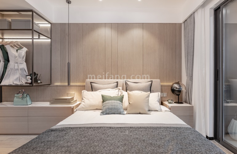 鸿基翡翠湖建面105㎡洋房-主卧