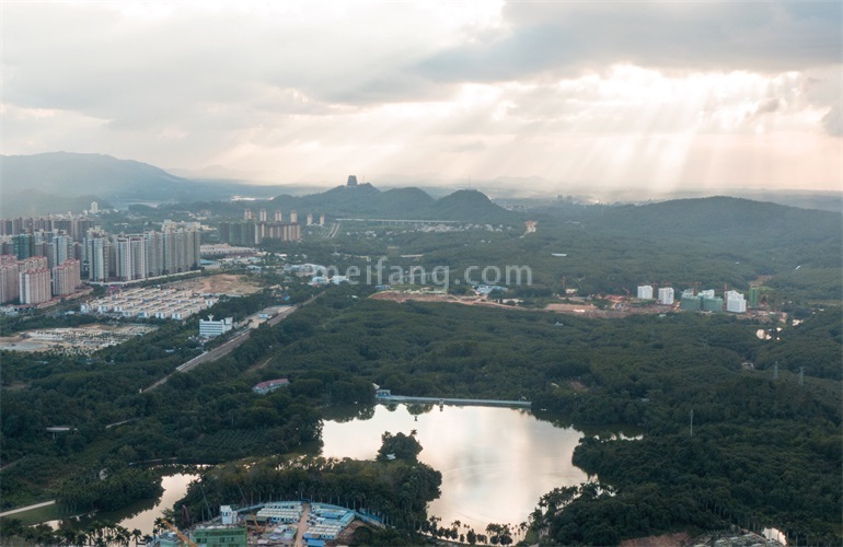 鸿基翡翠湖实景图