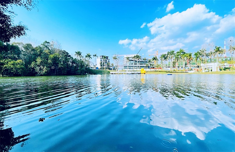 鸿基翡翠湖实景图