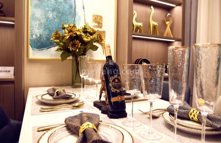 雅居乐江东紫航一号B户型-餐厅