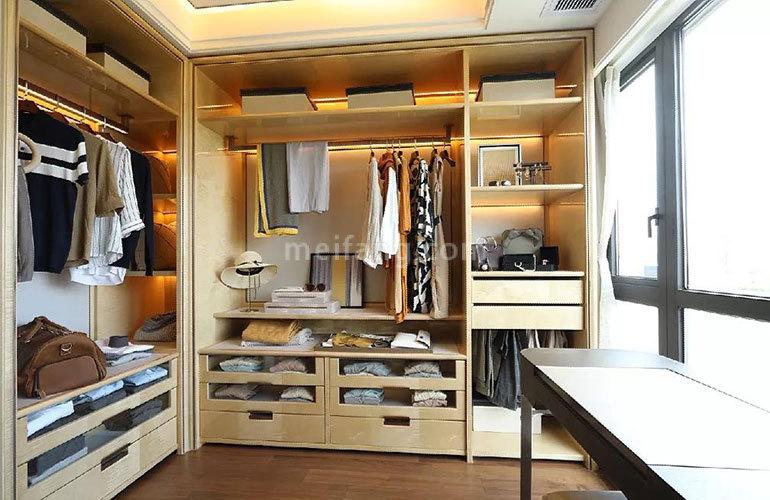 雅居乐国际花园衣帽间