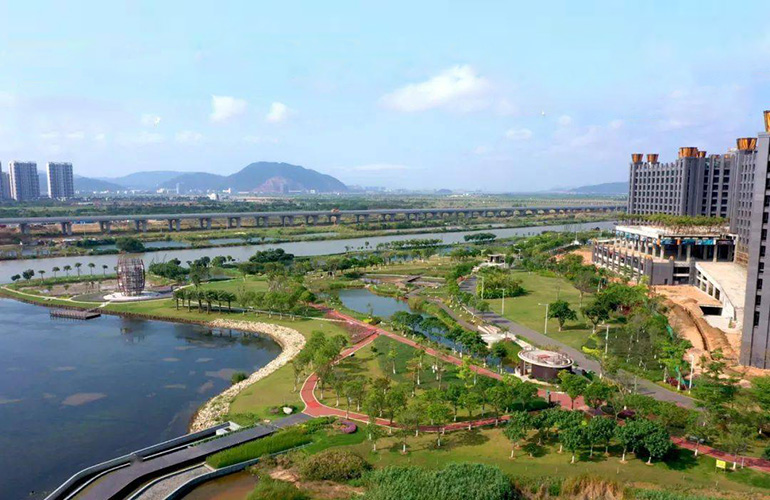 华发天茂国际半岛 中心河湿地公园