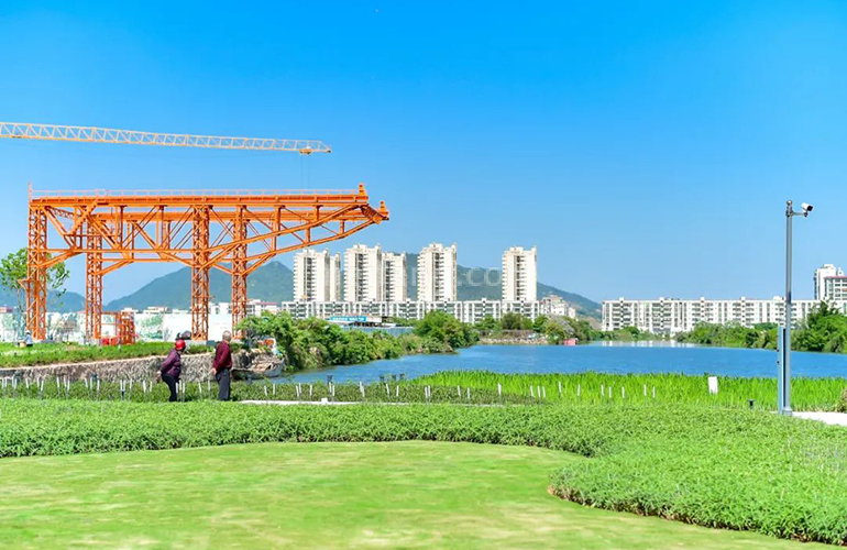 星河湖山春晓实景图