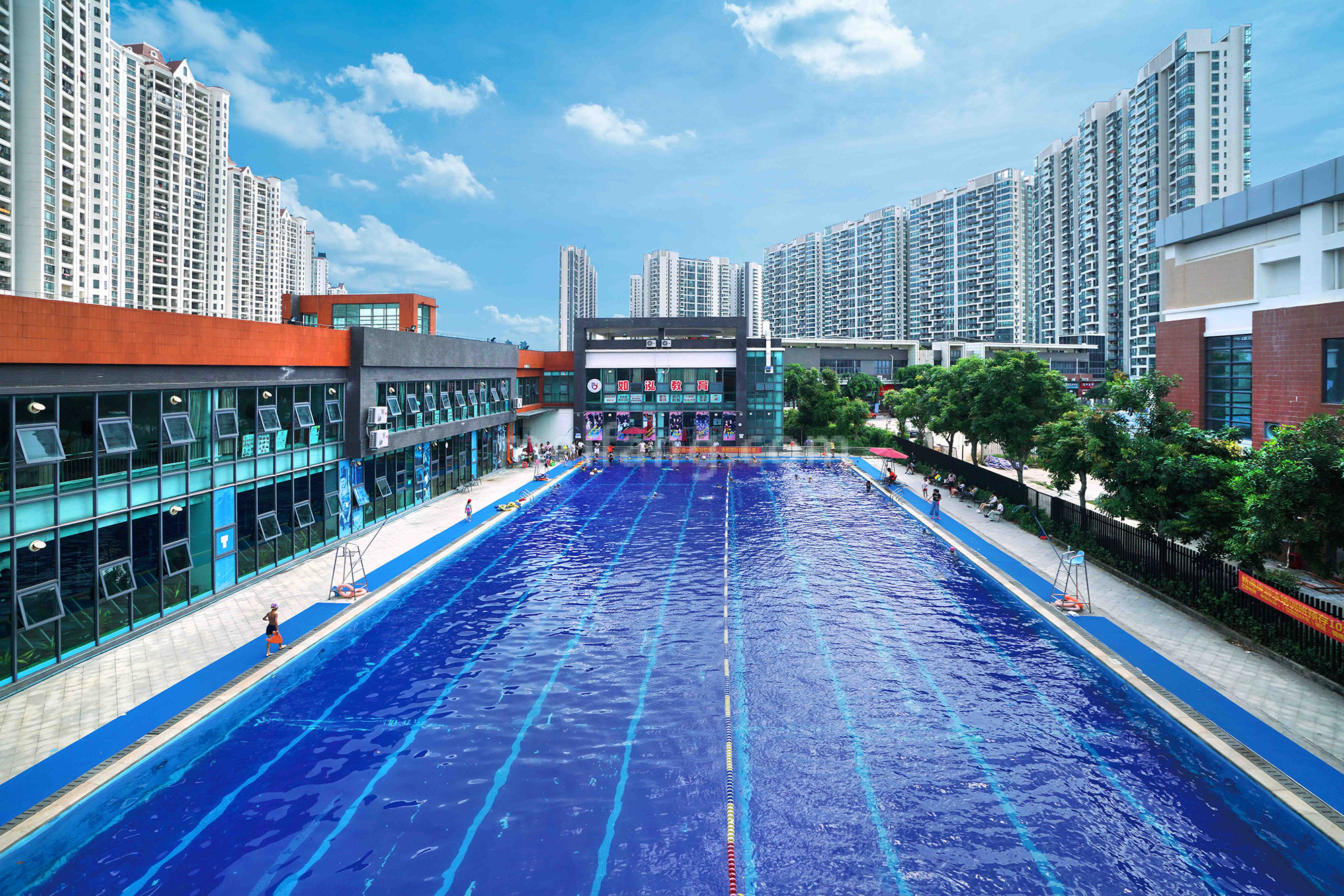 敏捷锦绣国际花城五期泳池