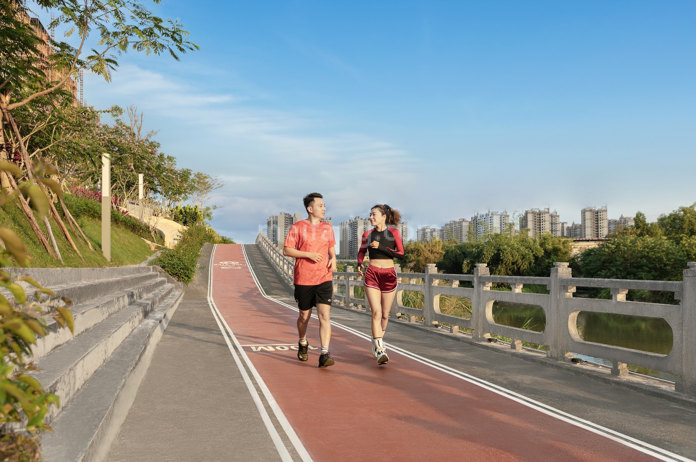 富力阅山湖跑道实景图
