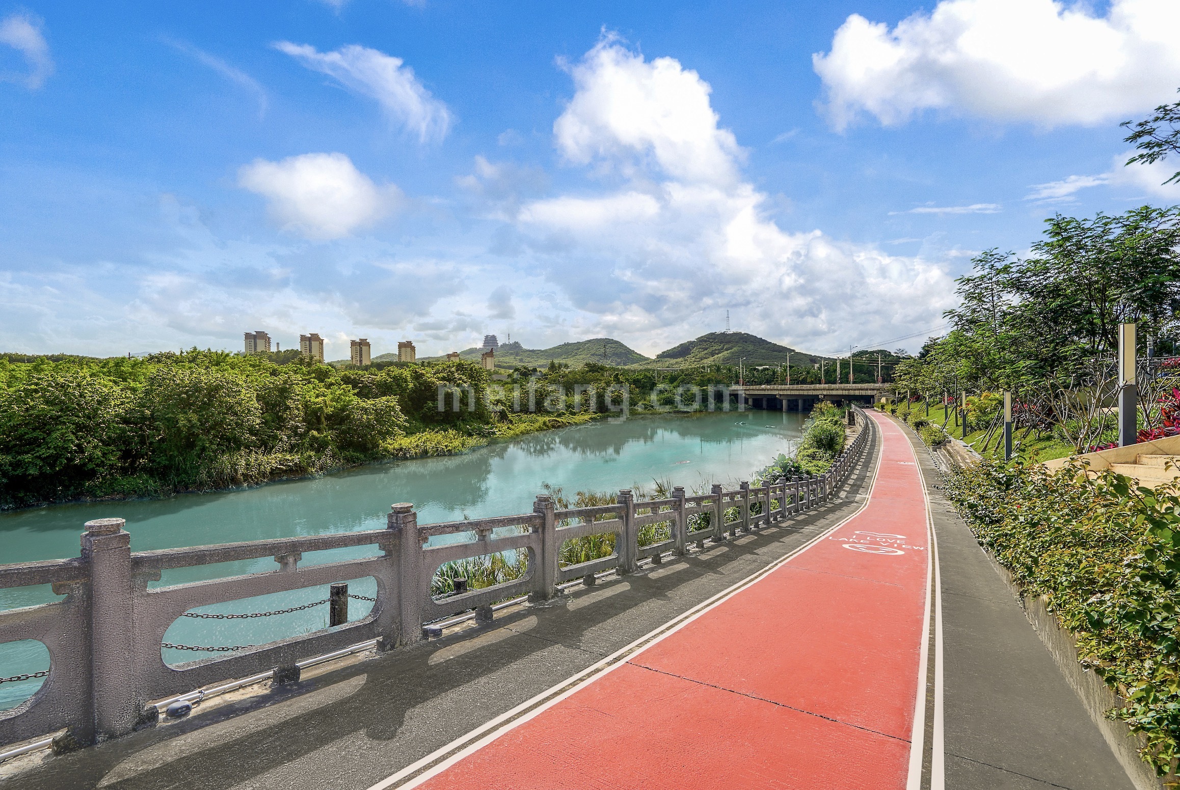 富力阅山湖跑道实景图