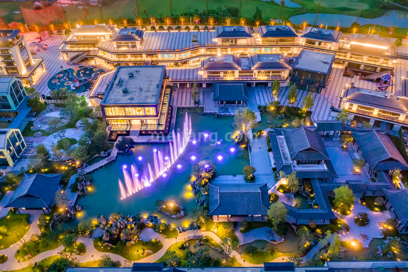 九洲绿城翠湖香山小镇中心