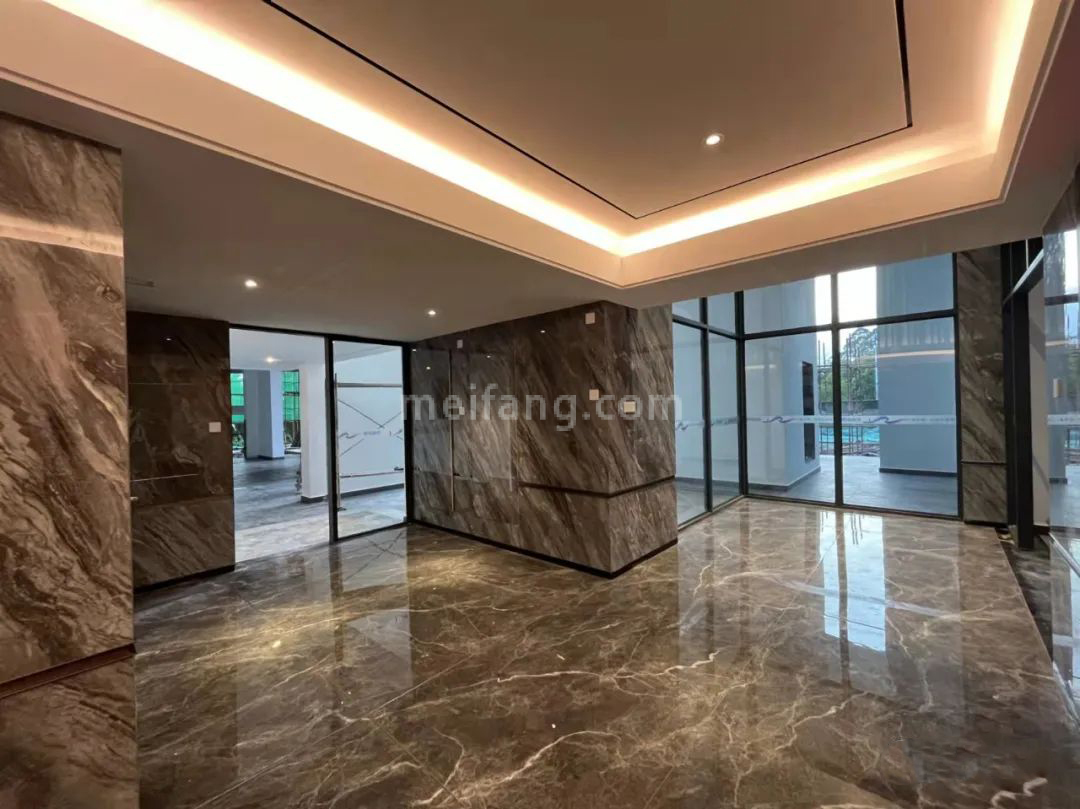 毗海澜湾电梯间