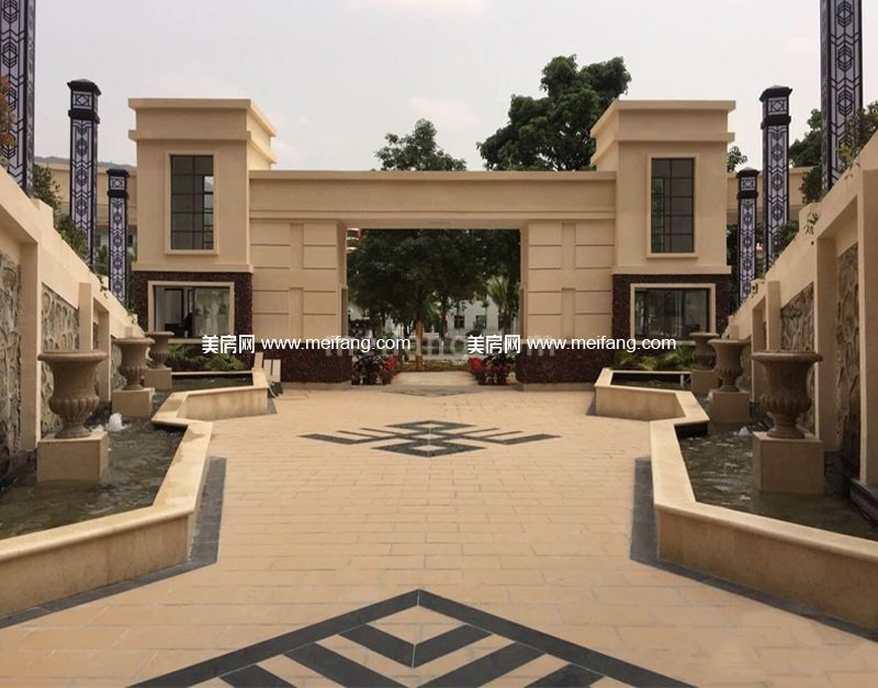 圣煜颐山居小区大门实景图